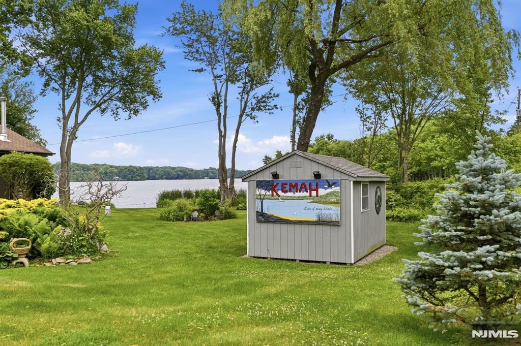 312 Lakeview Drive, Newton, NJ 07860