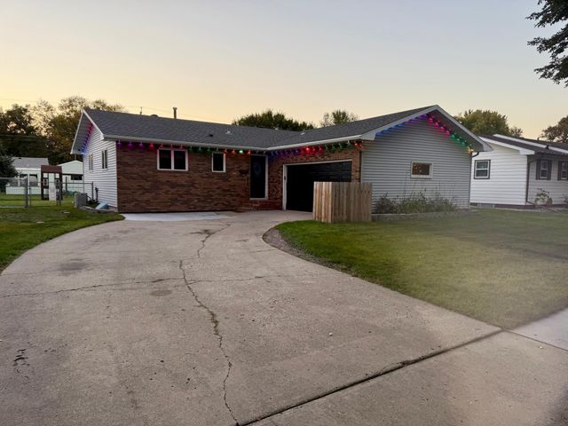 1407 17th Street S, Fargo, ND 58103