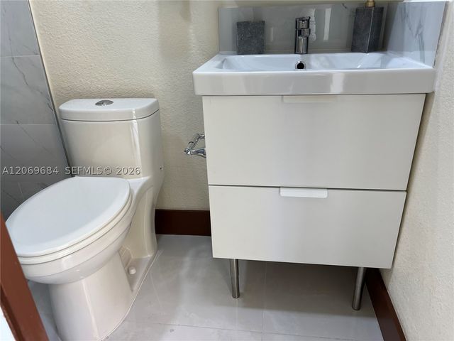 2231 NW 9th Pl H, Fort Lauderdale, FL 33311