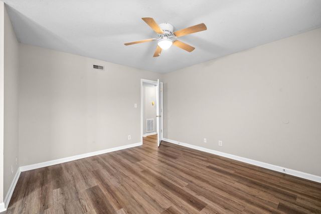 3884 Northeast Dr Apt C, Clarksville, TN 37040