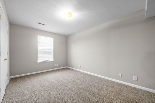 3884 Northeast Dr Apt C, Clarksville, TN 37040