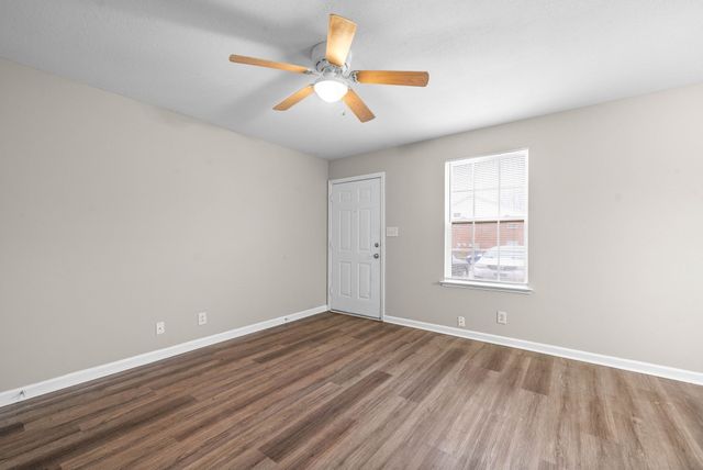 3884 Northeast Dr Apt C, Clarksville, TN 37040