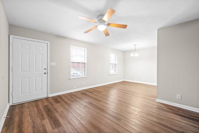 3884 Northeast Dr Apt C, Clarksville, TN 37040