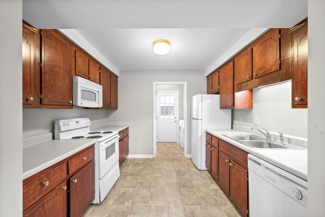 3884 Northeast Dr Apt C, Clarksville, TN 37040