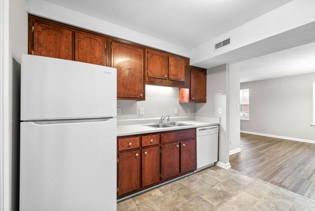 3884 Northeast Dr Apt C, Clarksville, TN 37040