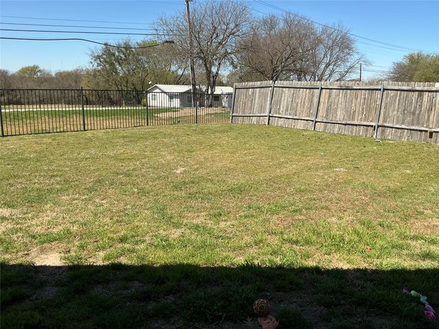 721 Meadow Springs Drive, Glenn Heights, TX 75154