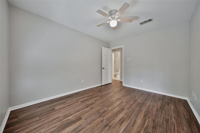 198 N Village Knoll Circle, The Woodlands, TX 77381