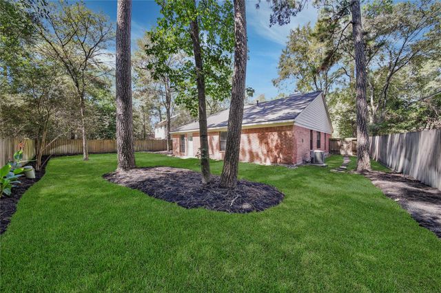 198 N Village Knoll Circle, The Woodlands, TX 77381