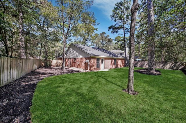 198 N Village Knoll Circle, The Woodlands, TX 77381