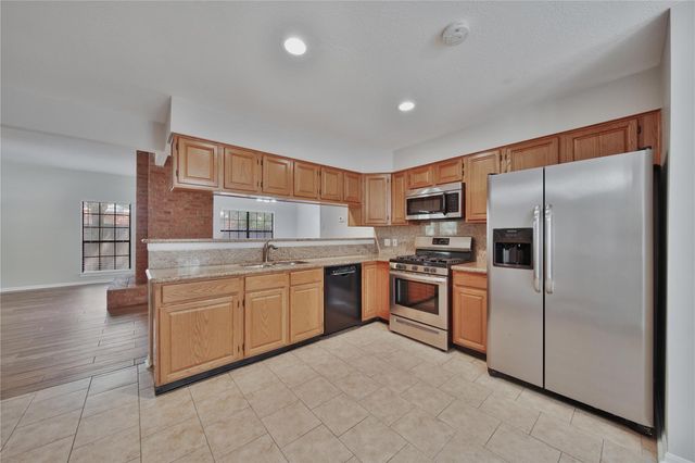 198 N Village Knoll Circle, The Woodlands, TX 77381