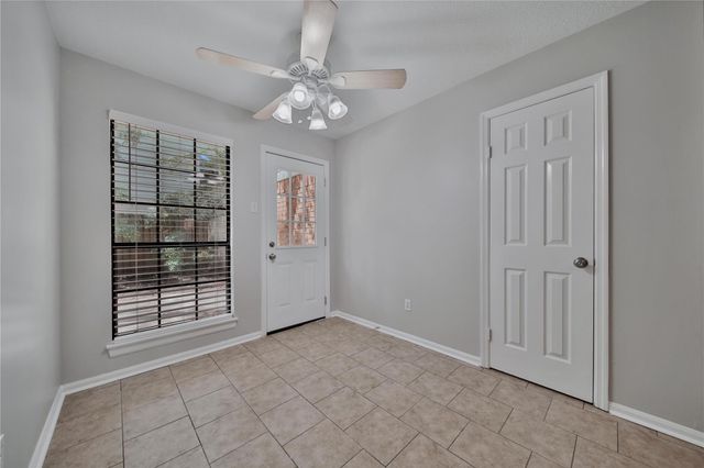 198 N Village Knoll Circle, The Woodlands, TX 77381