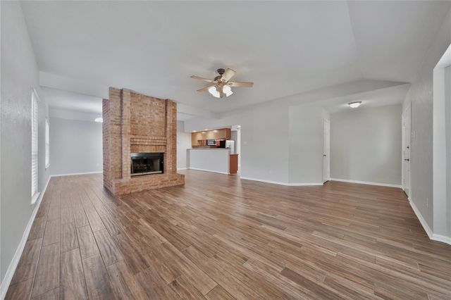 198 N Village Knoll Circle, The Woodlands, TX 77381