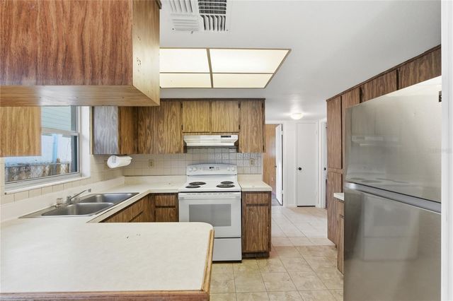 2454 MADRID AVENUE, Safety Harbor, FL 34695