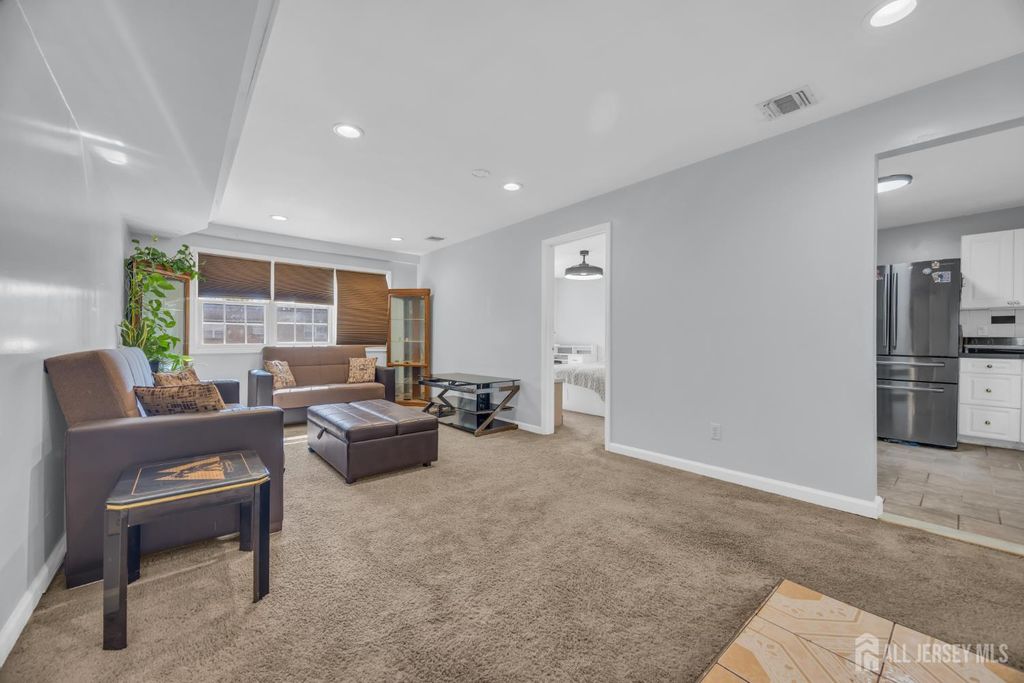 393 College Drive, Edison, NJ 08817