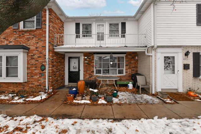 5075 W Colonial COURT, Greenfield, WI 53220