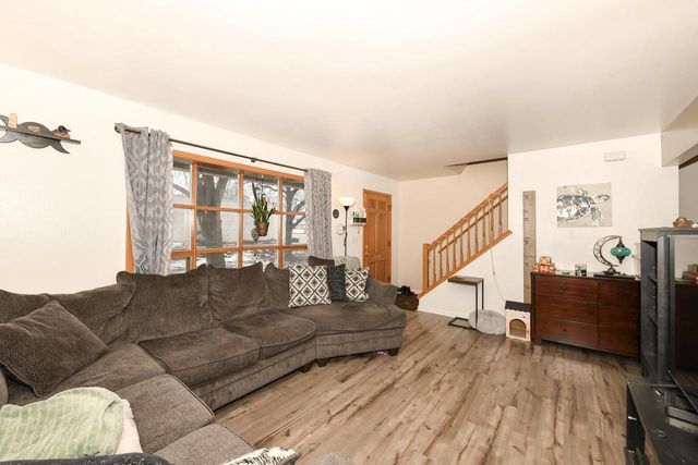 5075 W Colonial COURT, Greenfield, WI 53220