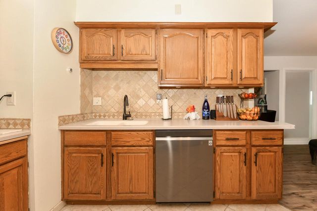 5075 W Colonial COURT, Greenfield, WI 53220