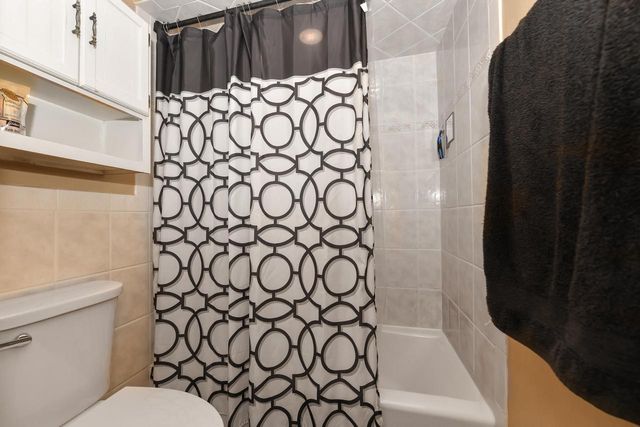 5075 W Colonial COURT, Greenfield, WI 53220