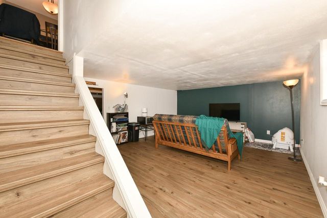 5075 W Colonial COURT, Greenfield, WI 53220