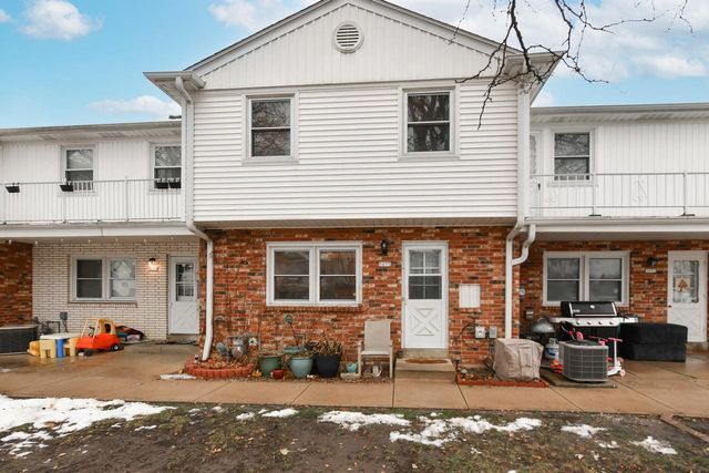 5075 W Colonial COURT, Greenfield, WI 53220