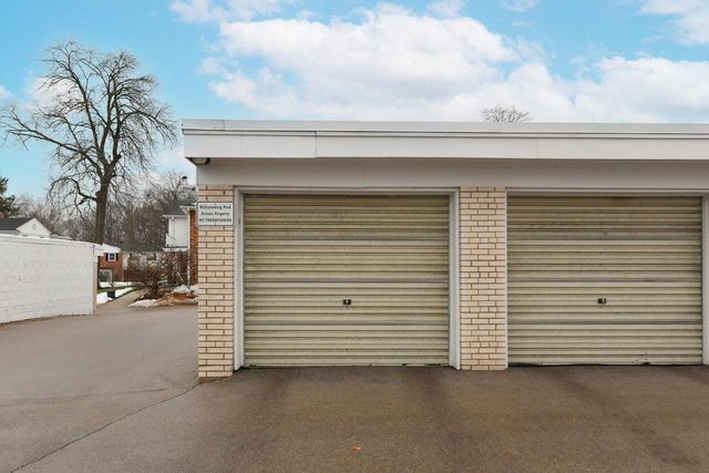 5075 W Colonial COURT, Greenfield, WI 53220