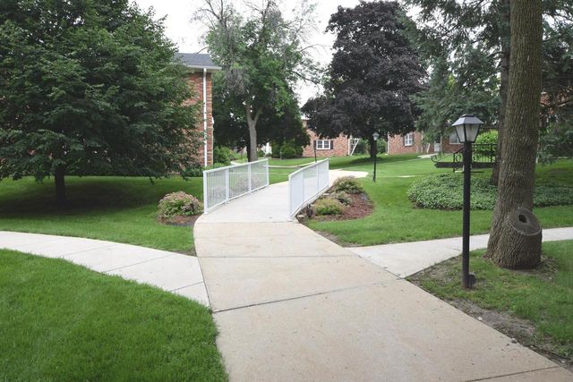 5075 W Colonial COURT, Greenfield, WI 53220