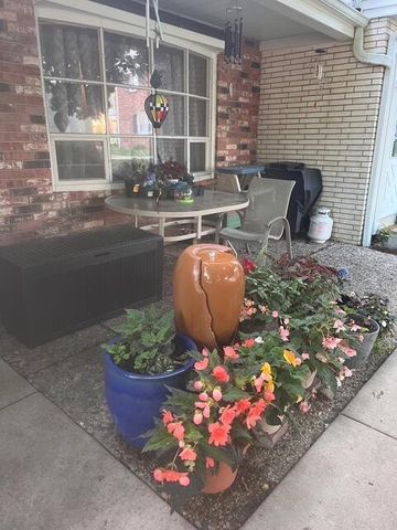 5075 W Colonial COURT, Greenfield, WI 53220