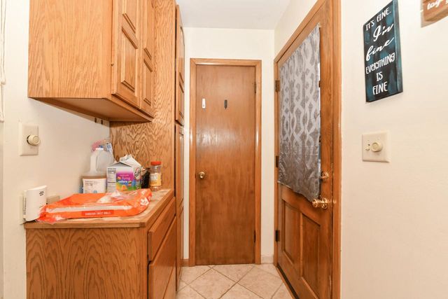 5075 W Colonial COURT, Greenfield, WI 53220