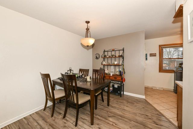 5075 W Colonial COURT, Greenfield, WI 53220