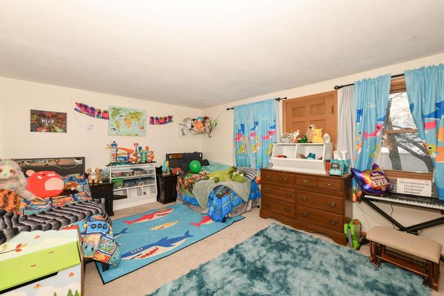 5075 W Colonial COURT, Greenfield, WI 53220