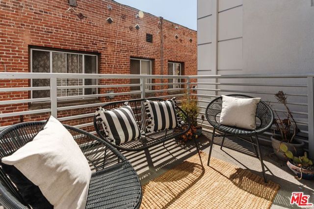 2202 Tom Mix Road, Los Angeles, CA 90026