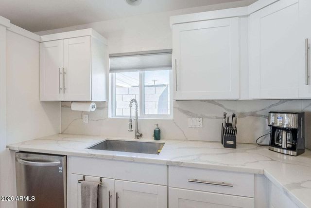 4402 E Montecito Avenue, Phoenix, AZ 85018