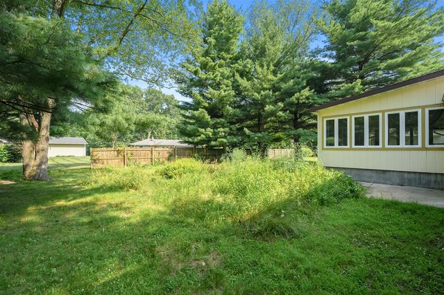 8218 N 37th Street, Richland, MI 49083