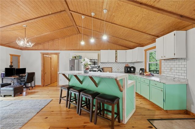 305 County Road 2664, Eureka Springs, AR 72631
