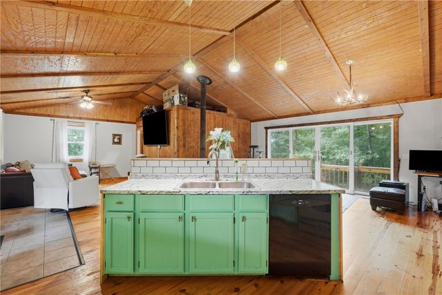 305 County Road 2664, Eureka Springs, AR 72631