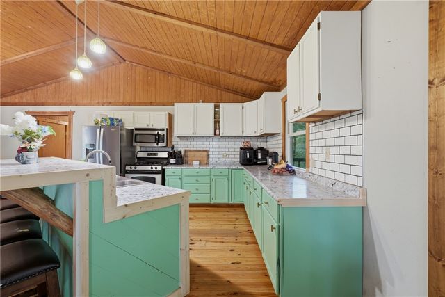 305 County Road 2664, Eureka Springs, AR 72631