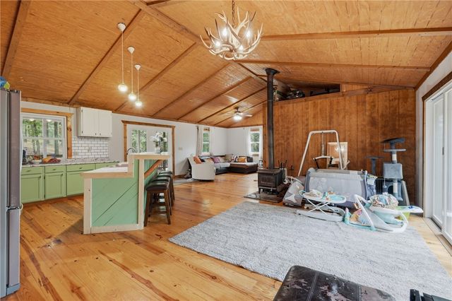 305 County Road 2664, Eureka Springs, AR 72631