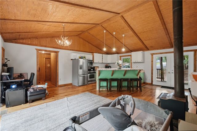 305 County Road 2664, Eureka Springs, AR 72631