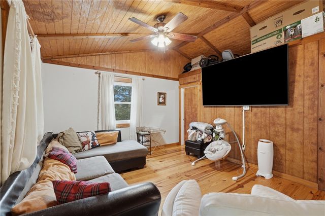 305 County Road 2664, Eureka Springs, AR 72631