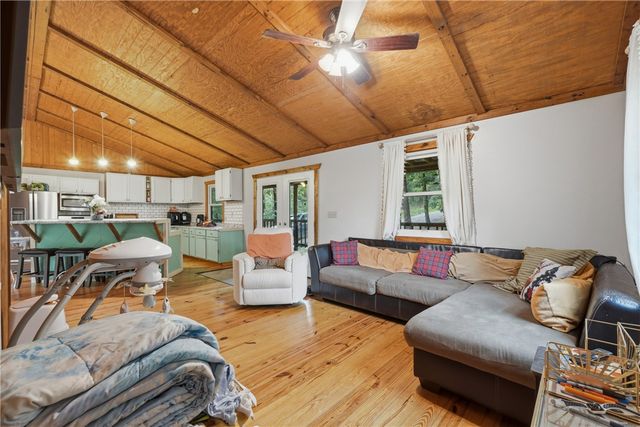 305 County Road 2664, Eureka Springs, AR 72631