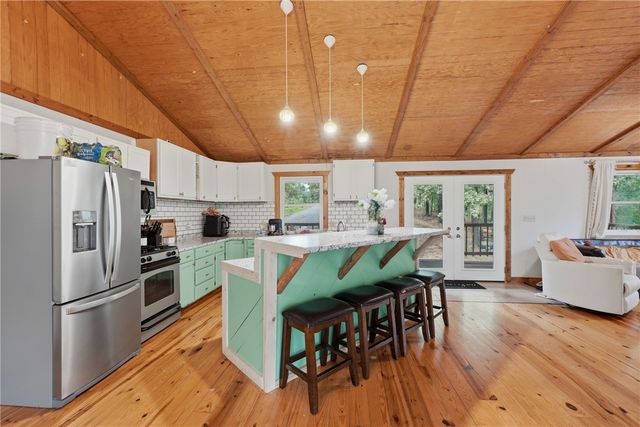 305 County Road 2664, Eureka Springs, AR 72631