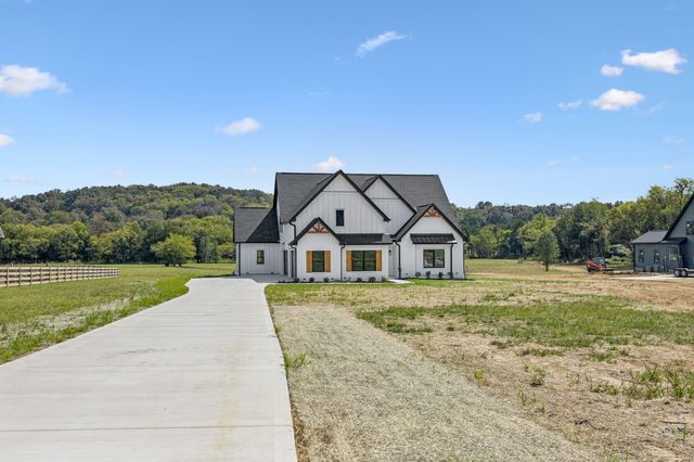 4088 Chicken Rd, Lebanon, TN 37090