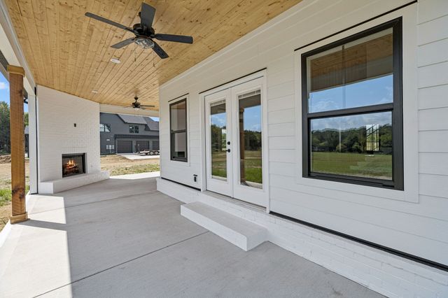 4088 Chicken Rd, Lebanon, TN 37090