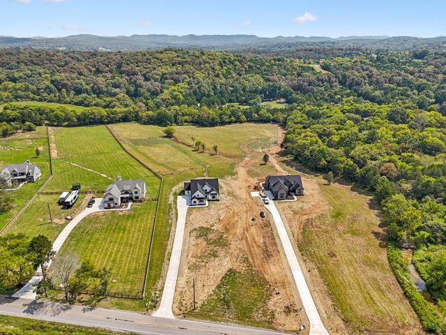 4088 Chicken Rd, Lebanon, TN 37090