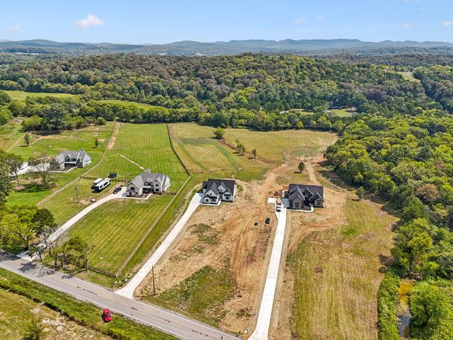 4088 Chicken Rd, Lebanon, TN 37090