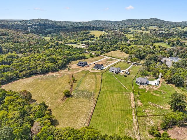 4088 Chicken Rd, Lebanon, TN 37090