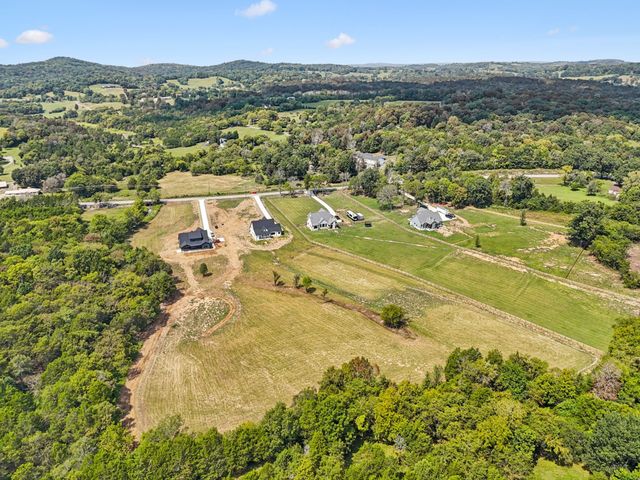 4088 Chicken Rd, Lebanon, TN 37090