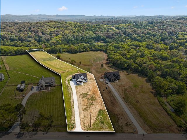 4088 Chicken Rd, Lebanon, TN 37090