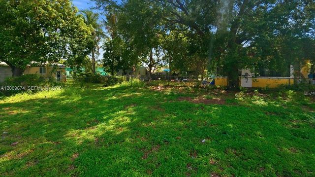 2129 NW 59th St, Miami, FL 33142