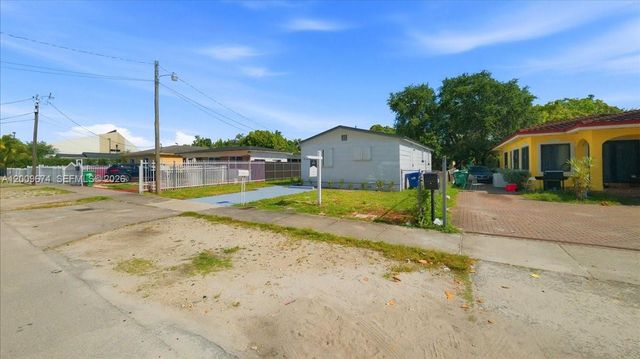 2129 NW 59th St, Miami, FL 33142